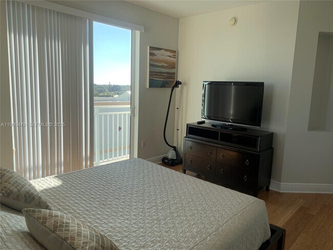 Building Photo - 7275 SW 90th St