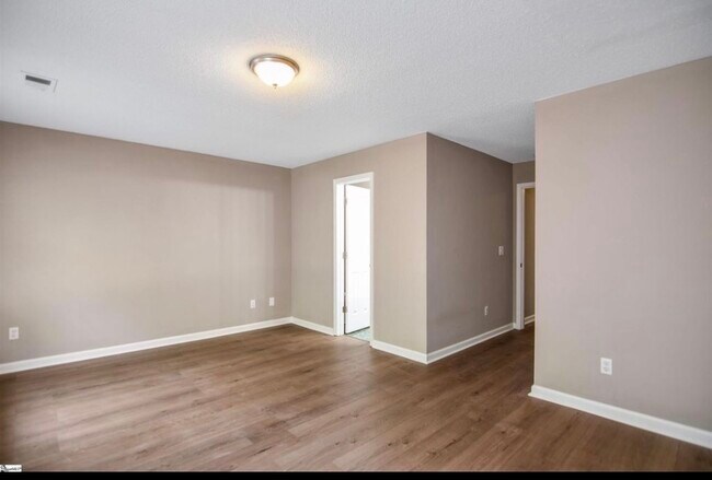 Building Photo - 27 Sweetland Ct