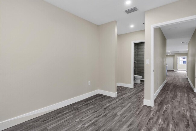 Building Photo - 2451 NW 21st St