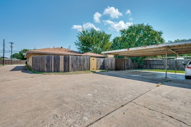 Building Photo - WANTED: Fresh & Newly Renovated Duplex • R...