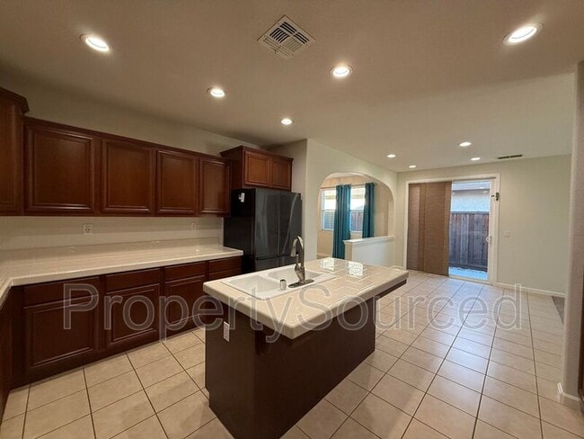 Building Photo - 1720 Dalia Ln