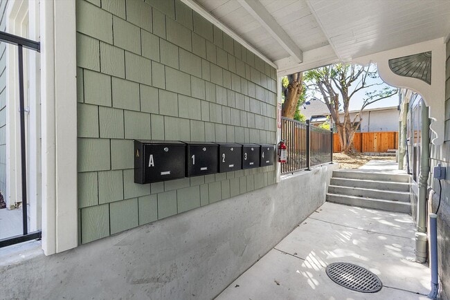 Building Photo - 1533 Lafayette St