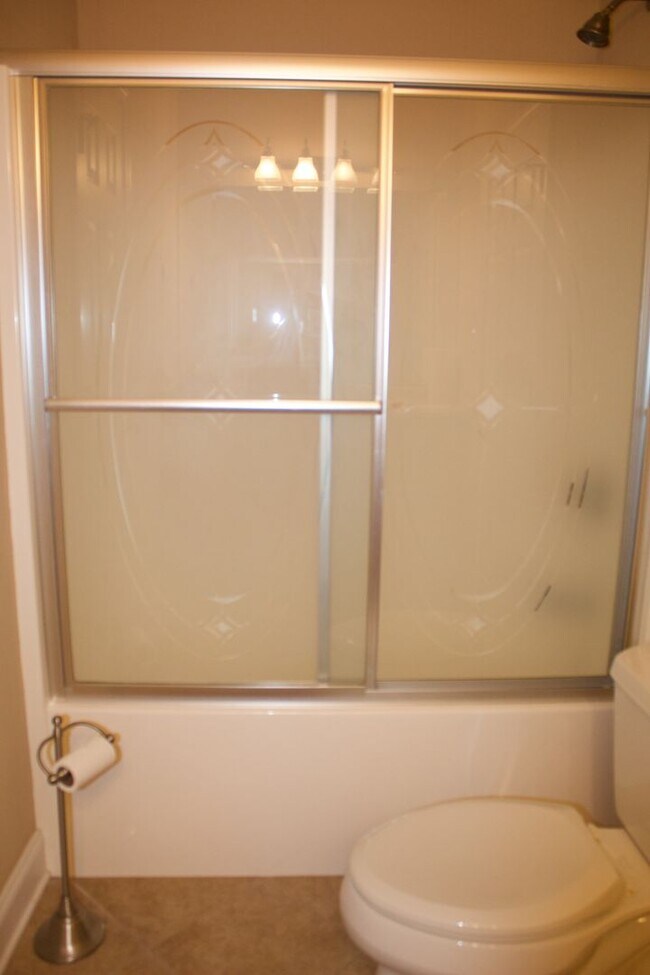 Building Photo - For Rent - Charming 3BR/2BA Home in Macken...
