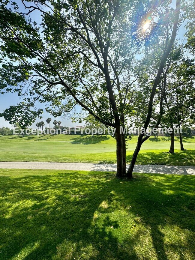 Building Photo - Beautiful Golf Course Home