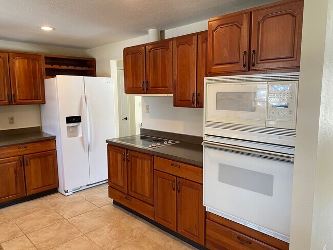 Building Photo - Great corner lot home backing up to open s...