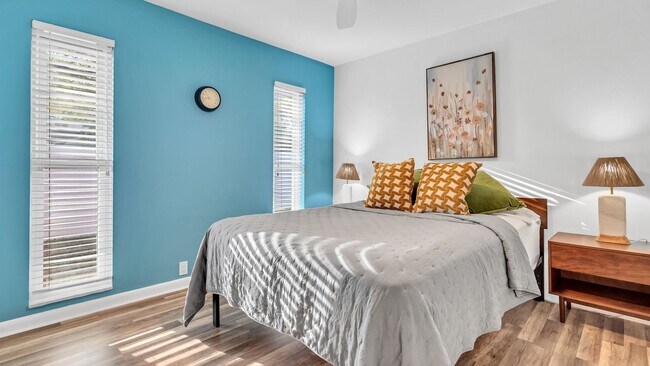 Building Photo - Luxurious FURNISHED 4BR/3BA Pool Home with...