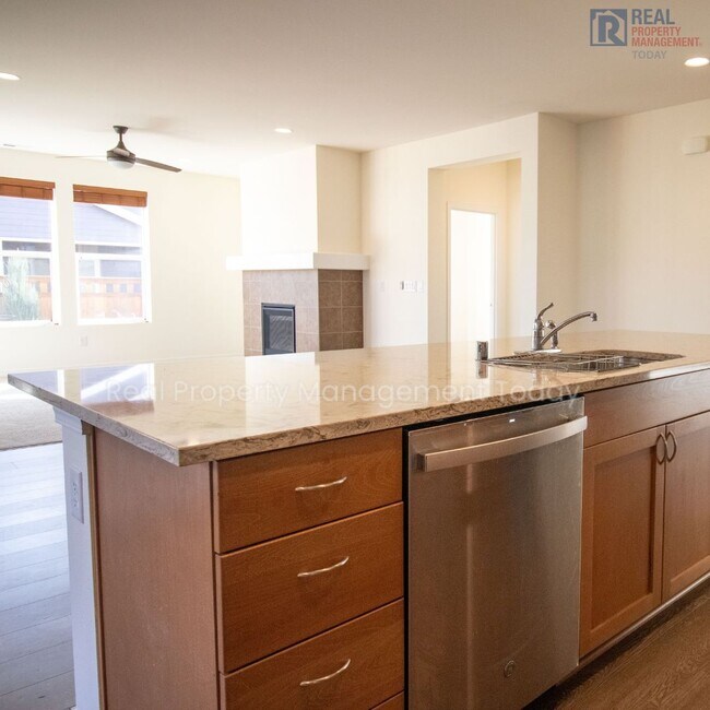 Building Photo - Beautiful 2 Bed Rambler! 55+ Community!