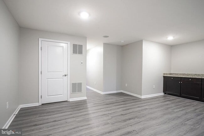 Building Photo - 1 Village Green Ln