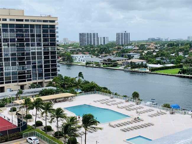 Building Photo - 1950 S Ocean Dr