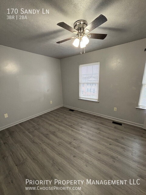 Building Photo - 170 Sandy Ln