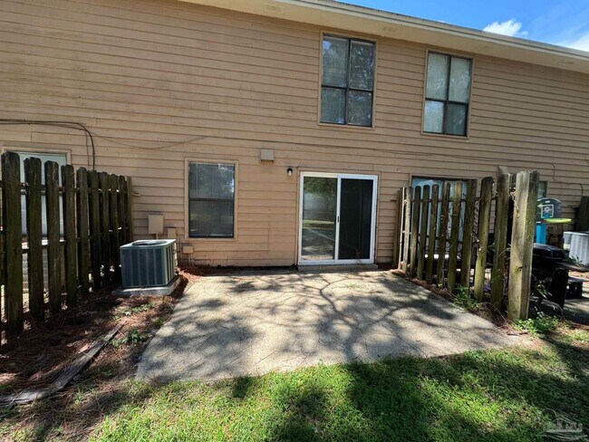 Building Photo - 2810 Villa Woods Cir