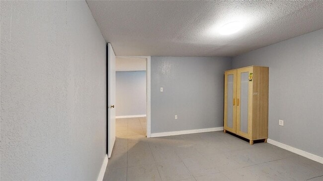 Building Photo - 512 S Brighton Ave