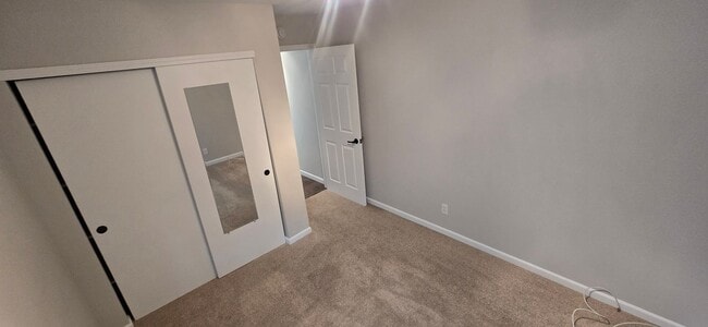 Building Photo - Quiet Cul-De-Sac Living Near Park