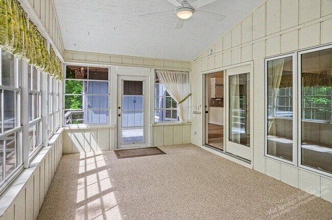 Building Photo - Lake Balboa Area| Home| Unfurnished