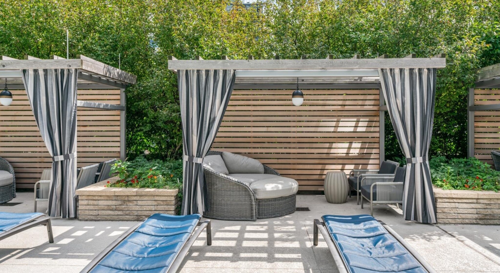 Building Photo - 354 W Hubbard St