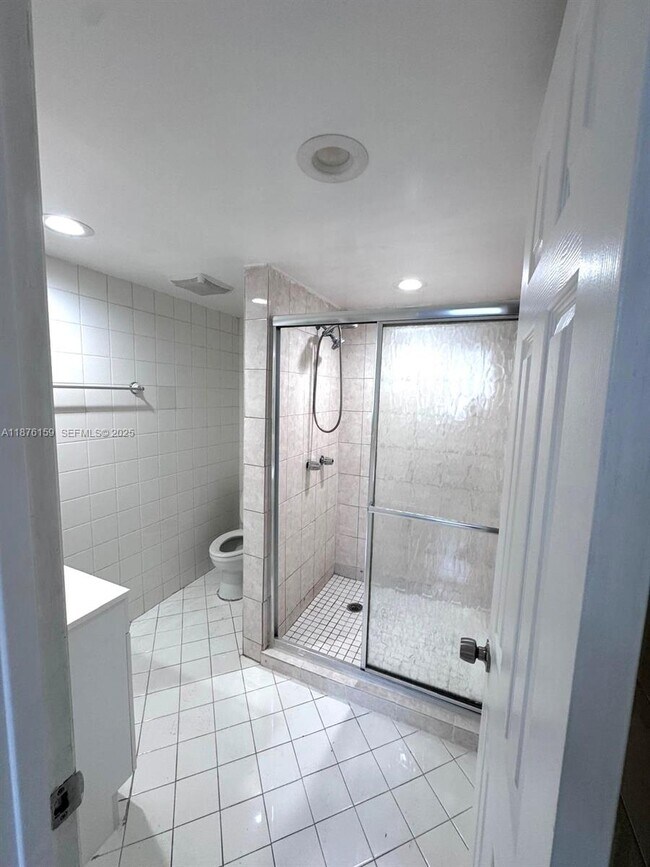 Building Photo - 10090 NW 80th Ct