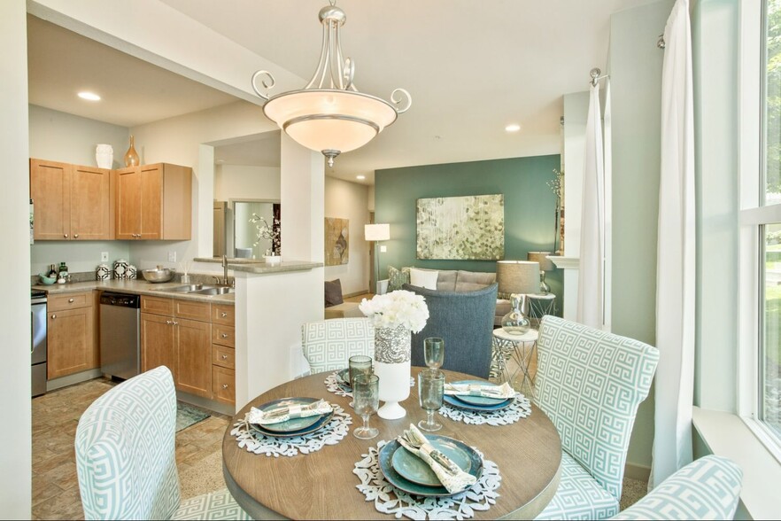 Building Photo - The Heights at Bear Creek