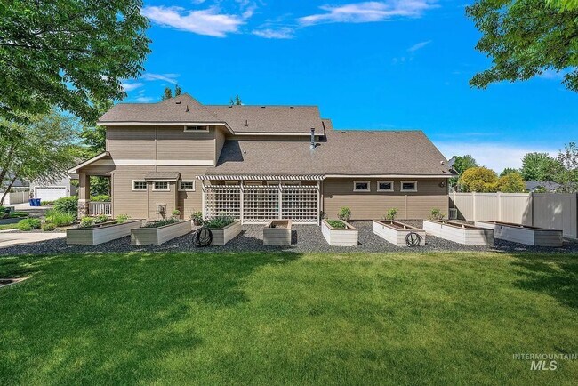 Building Photo - 998 E Shadow Creek Ln