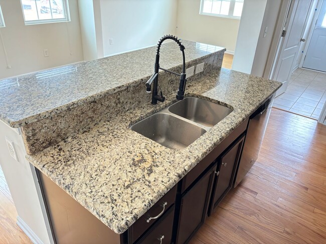 Building Photo - Renovated 3Bd, 2.5Ba End Unit Lake Norman Townhome with Fenced-in Yard and 1 Car Garage Coming Soon