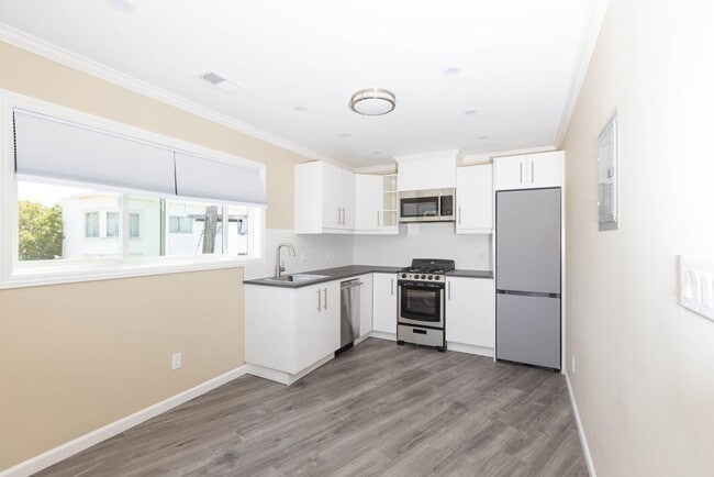 Building Photo - OPEN HOUSE: Tuesday (7/8)  6:00pm-6:30pm. ...