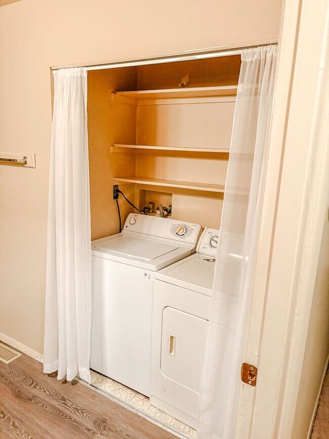 Building Photo - 220-224 O'Doherty Rd.