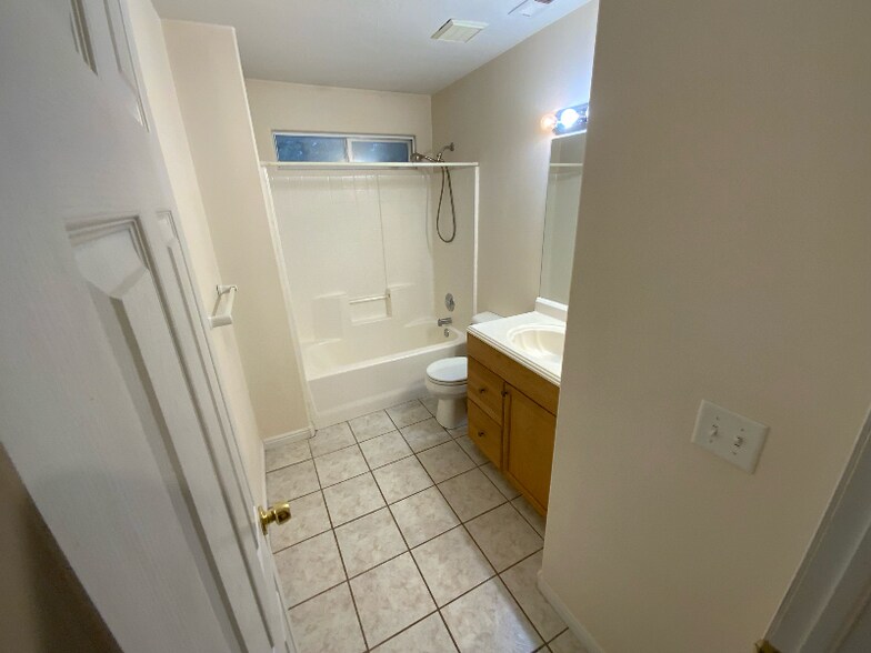Building Photo - 221 Rex Layne Dr