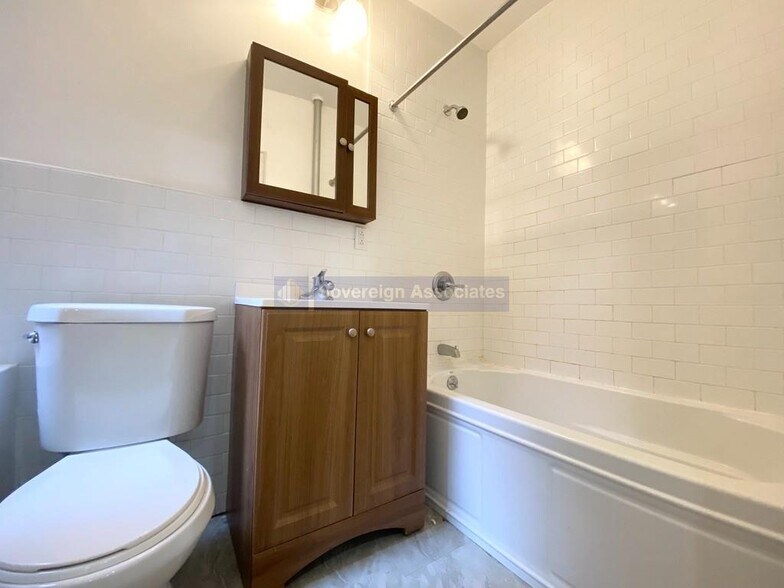 Building Photo - 240 W 104th St