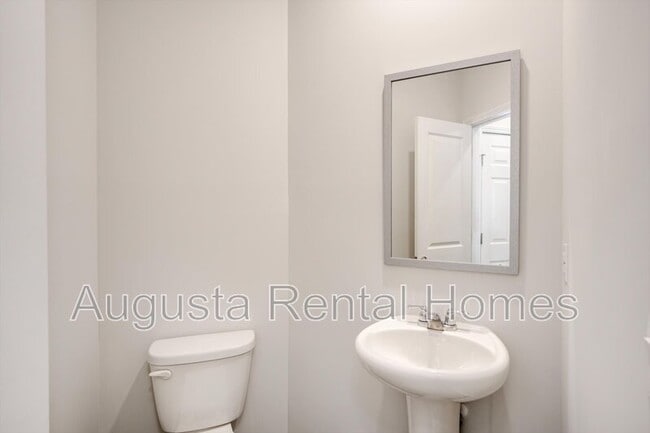 Building Photo - 3504 Firestone Dr