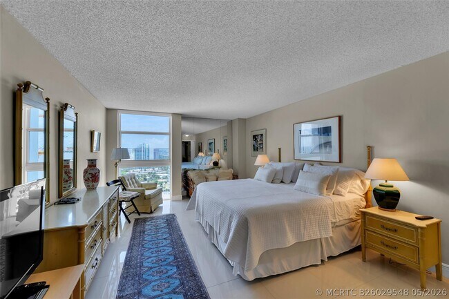 Building Photo - 1370 S Ocean Blvd