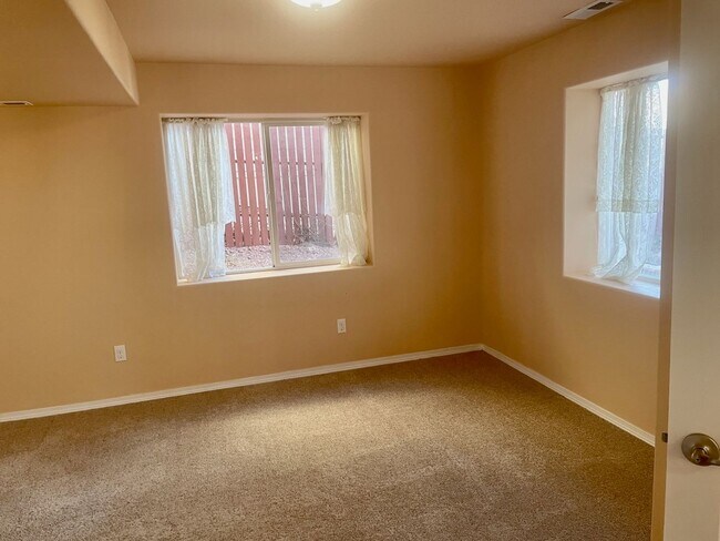 Building Photo - BEAUTIFUL MOUNTAIN SHADOWS 5BD HOME with A/C- Security Deposit Waiver Available