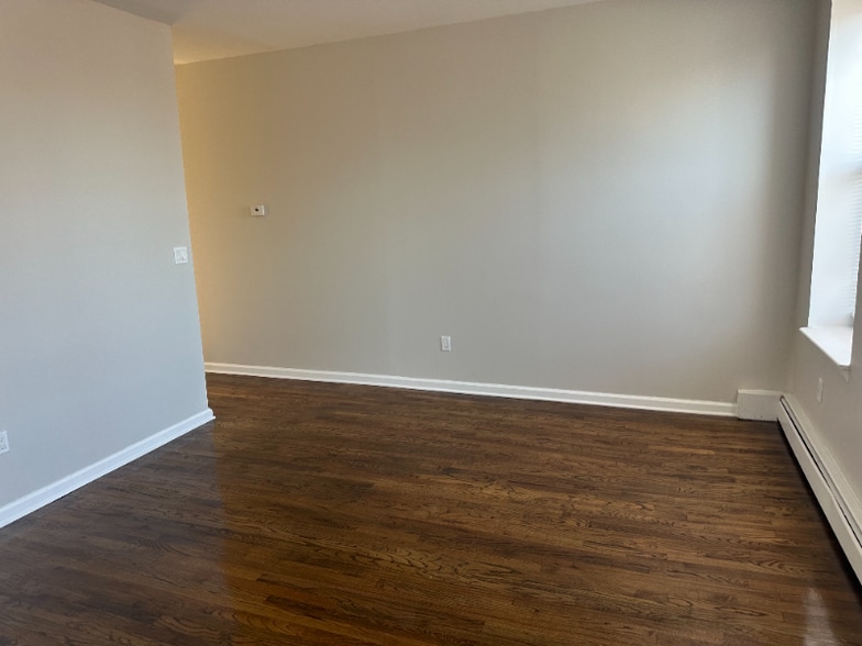 Building Photo - 67 Brinkerhoff St