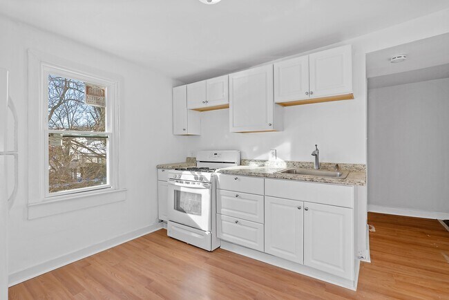 Building Photo - 126 S 4th St