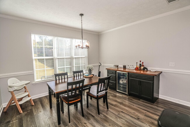 Building Photo - 550 Jensen Ln