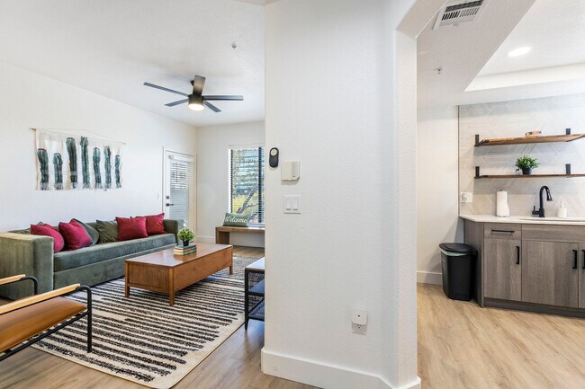 Building Photo - 14201 N 70th Way