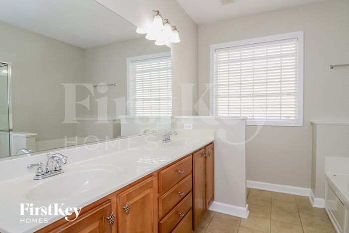 Building Photo - 2476 Birch View Dr