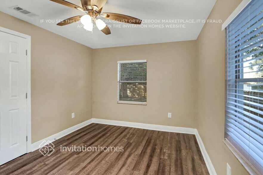 Building Photo - 8718 N Mandarine Pl