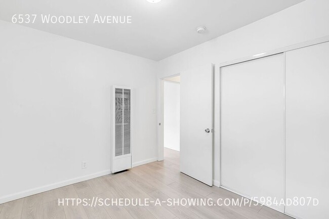Building Photo - 6537 Woodley Ave