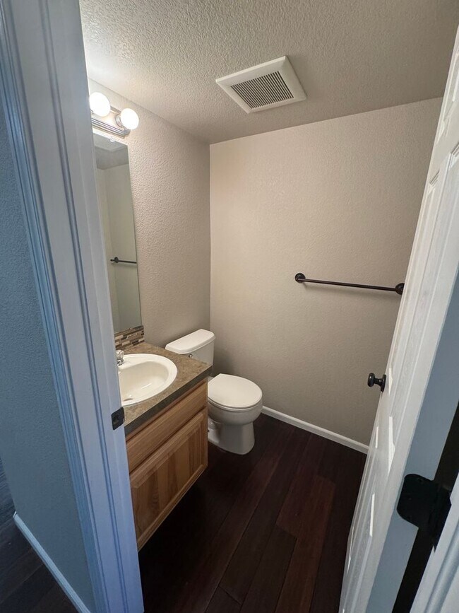 Building Photo - 4547 Hayler Ave