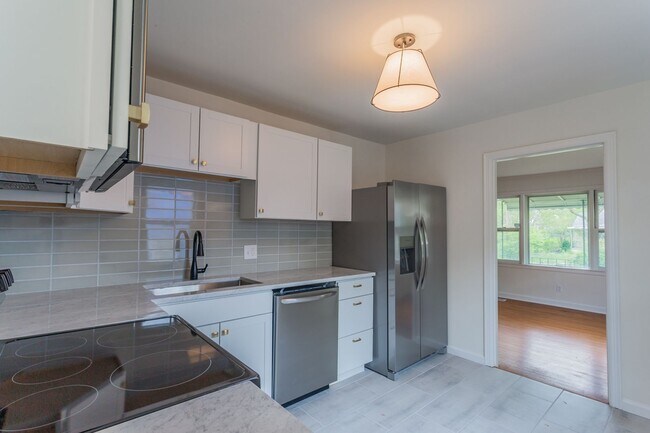 Building Photo - Single Level 3 Bedroom Home in East Ridge!