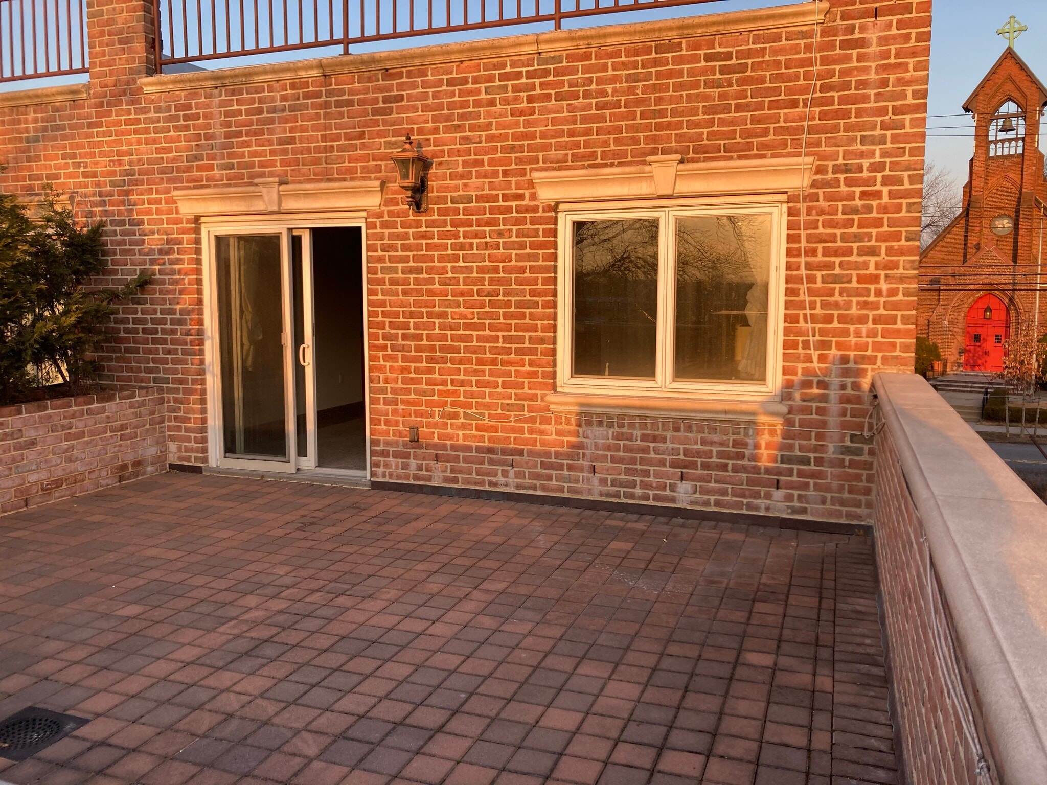 Terrace - 14-16A Clintonville St