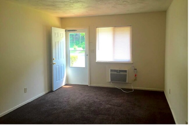 Building Photo - 2901 New Walkertown Rd