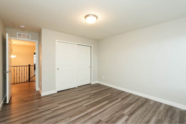 Building Photo - 11217 House Finch Ln
