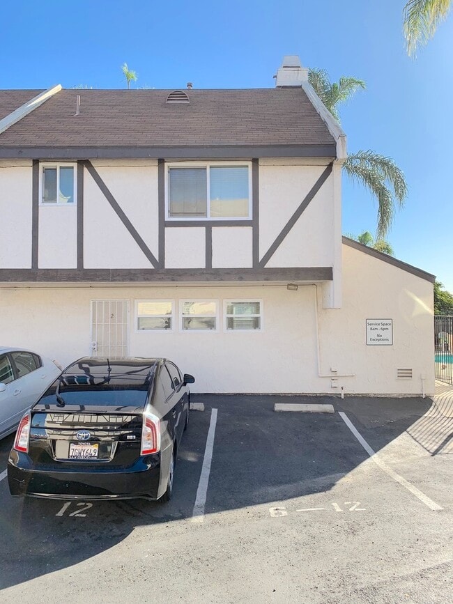Building Photo - Spacious Townhome in Quiet Community w/ Pool