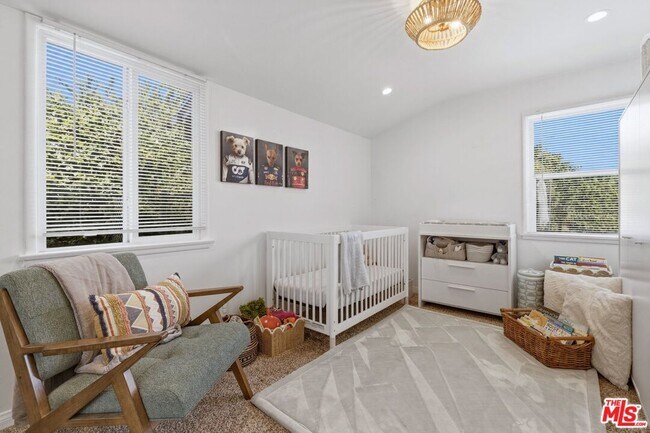 Building Photo - 5208 Woodman Ave