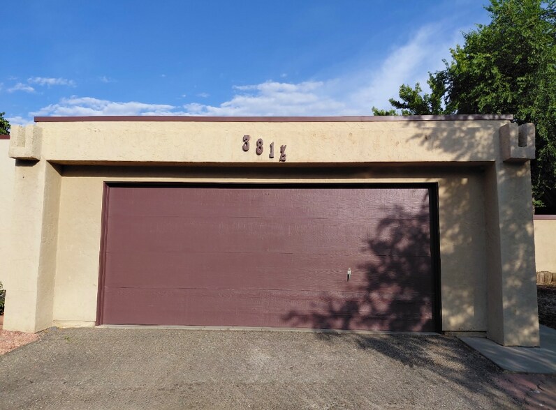 Building Photo - 381 1/2 Ridge View Dr