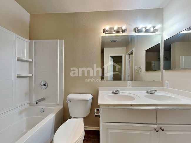 Building Photo - 2806 Lake Terrace Dr