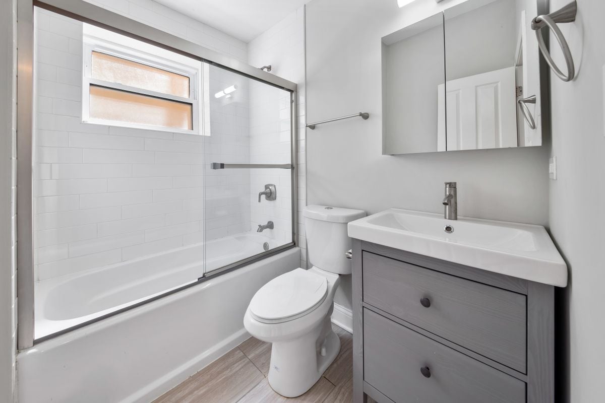 Building Photo - 4637 N Dover St