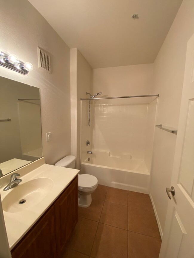 Building Photo - MOVE IN SPECIAL! Beautiful 2 Bedroom 2 Bat...