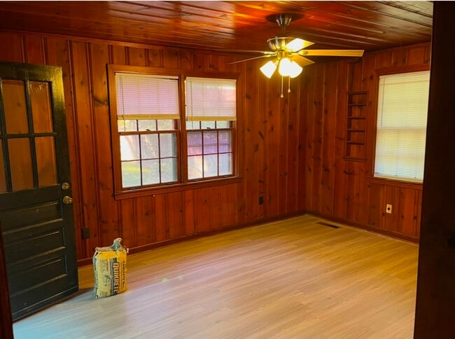 Building Photo - 779 Indian Dr