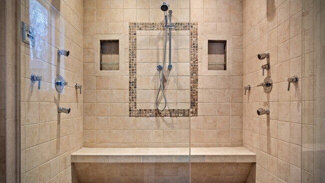 Building Photo - 14 Glendale Rd